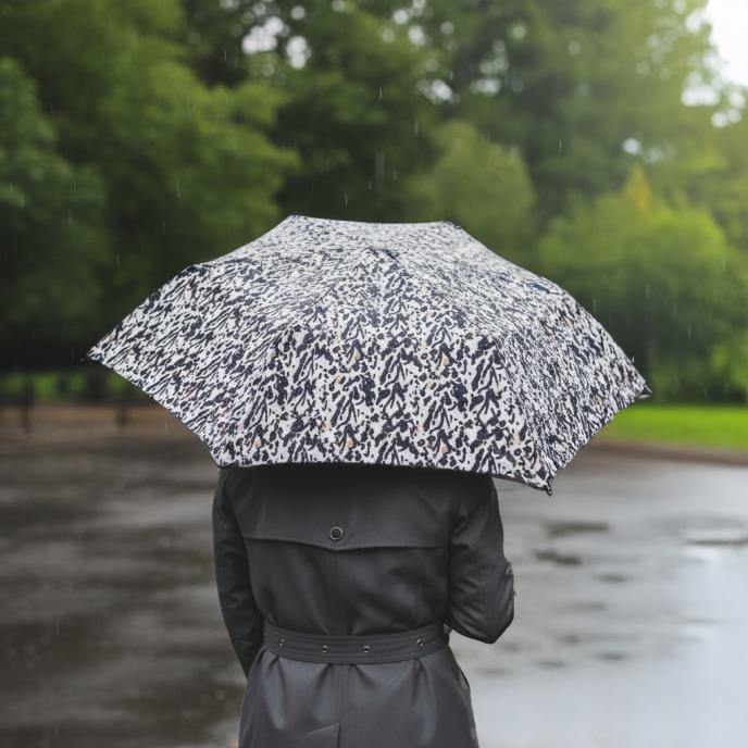 totes® Compact Flat Animal Markings Print Umbrella (5 Section)